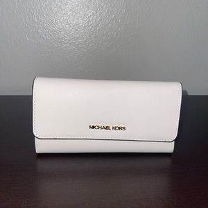 Micheal Kors Jet Set Travel wallet- Cream